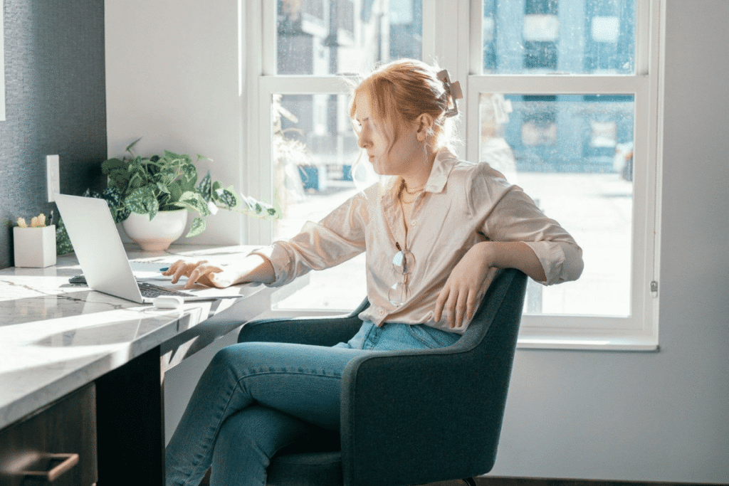 A young entrepreneur learns from Darren and Mike's advice to get her first sales meeting.
